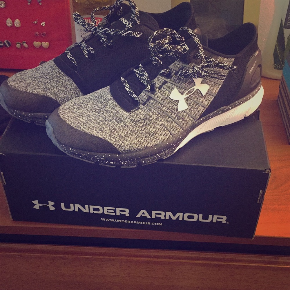 Under Armour tennis shoes/ sneakers bandit 2